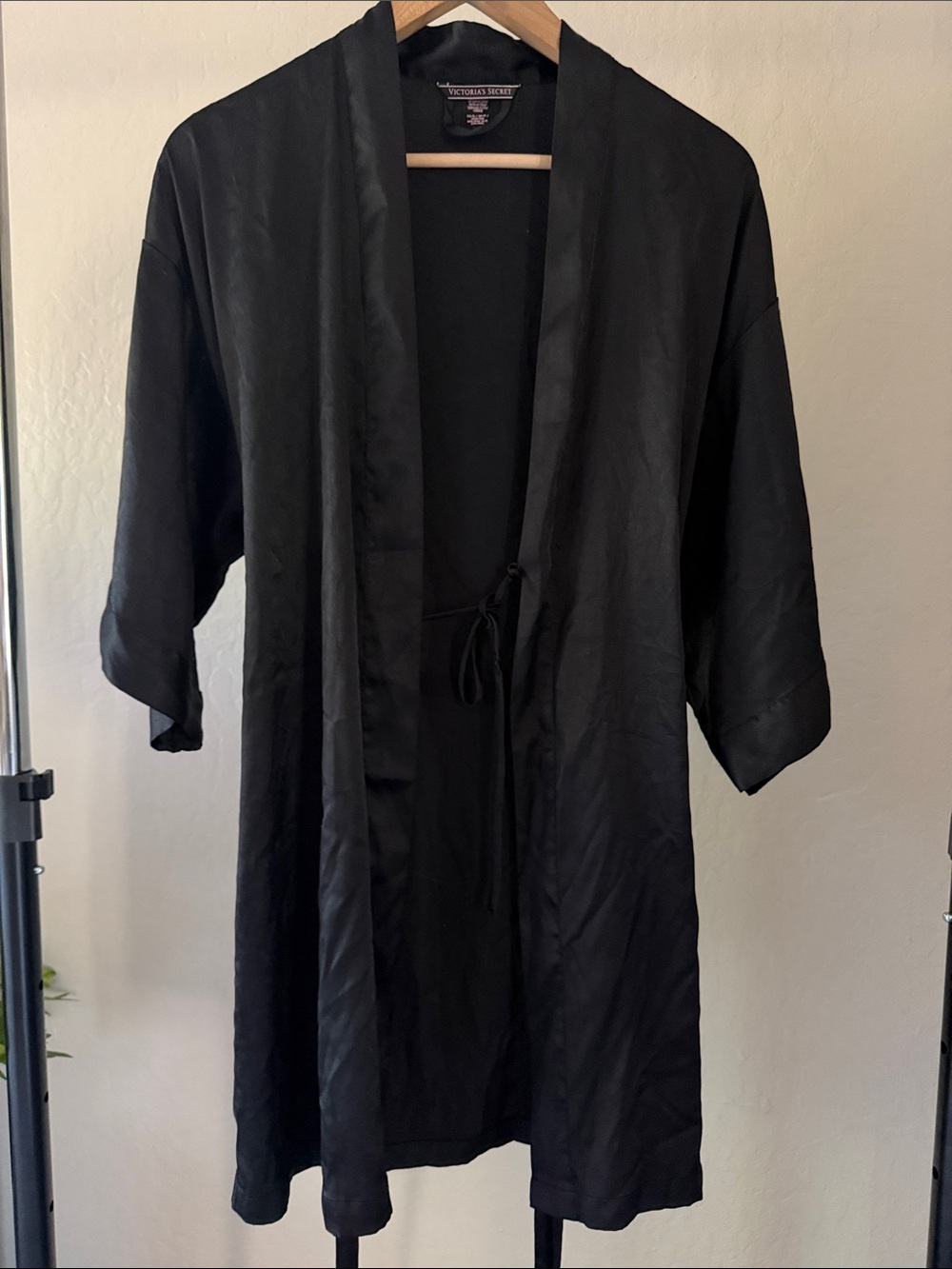 Victoria's Secret Black Satin Kimono Robe Cozy Bachelorette Party Size S - Picture 2 of 3